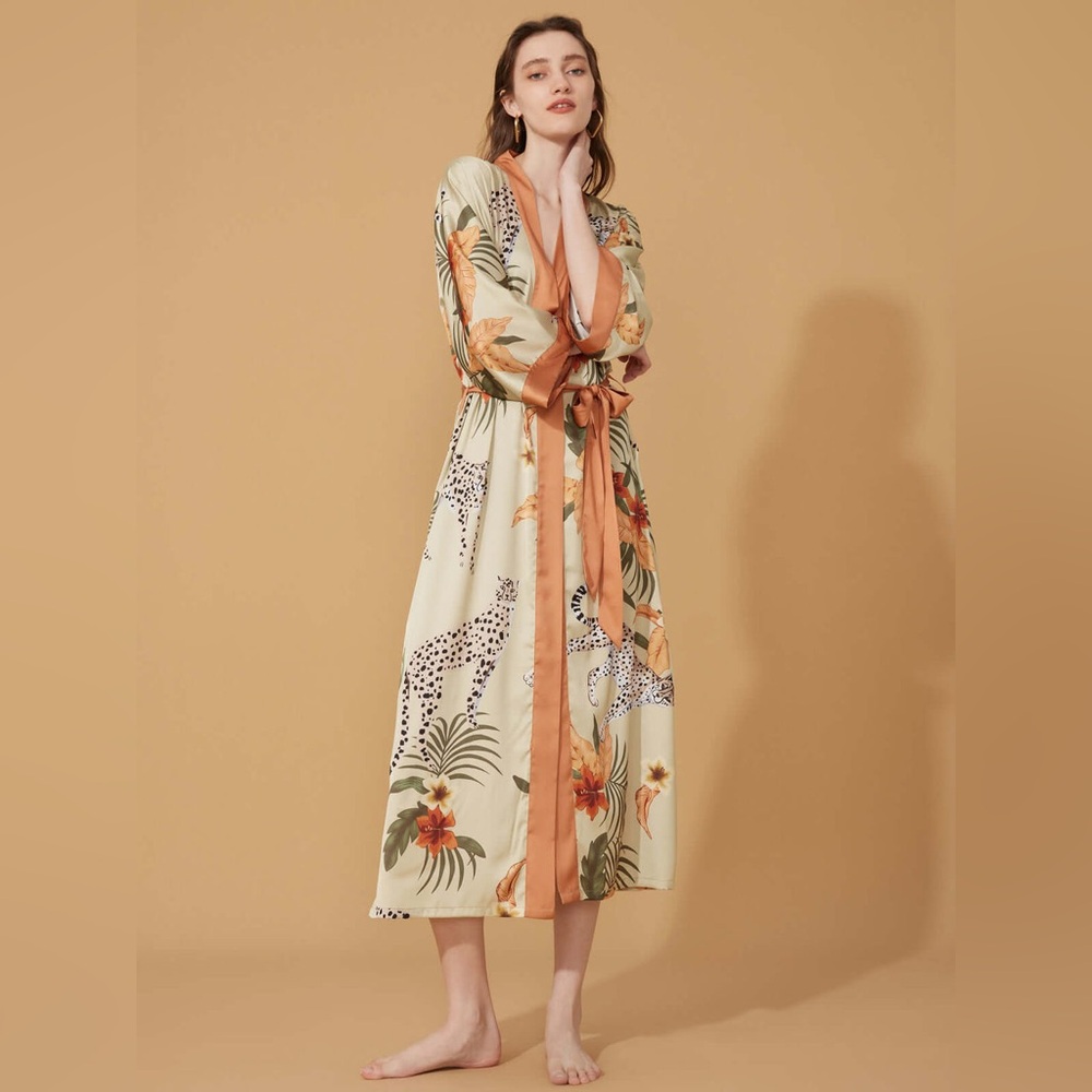 Ulivary silky printed robe